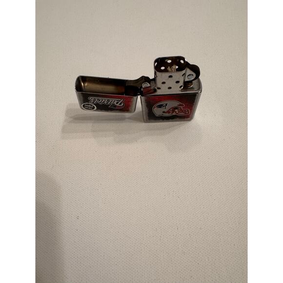 New England Patriots Zippo Lighter Helmet Blue Red Windproof - Picture 5 of 6